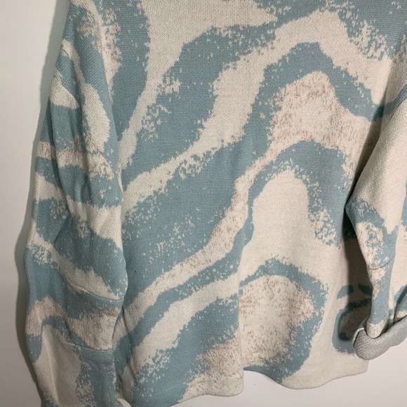Blue and white and gold sweater - Picture 5 of 5
